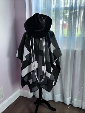 “Wrap and Warm”. Black & Gray Geometric Poncho !!